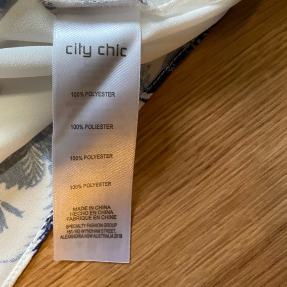 City Chic Shinjuku cold shoulder top, size 18 NWT - Picture 2 of 6